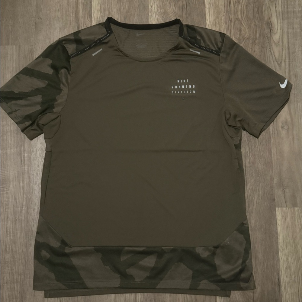 Nike Men's Olive Green Performance Tee